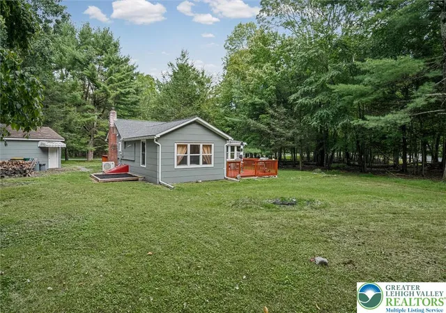 Photo 4 of Single family home for sale at 105 Chariton Dr, East Stroudsburg, PA 18301 | MLS# 784920 | Listing updated on 2026-09-23