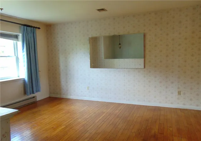 Photo 2 of Single family home for sale at 643 Dogwood Ln, Easton, PA 18040 | MLS# 784941 | Listing updated on 2026-09-25