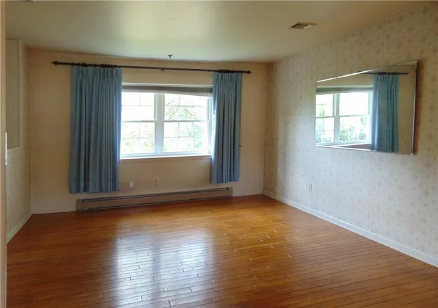 Photo 3 of Single family home for sale at 643 Dogwood Ln, Easton, PA 18040 | MLS# 784941 | Listing updated on 2026-09-25