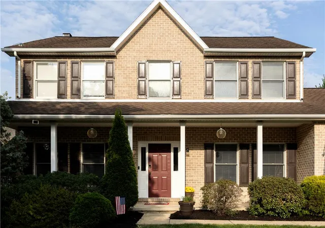 Photo 2 of Single family home for sale at 5 Midland Dr, Palmer Twp, PA 18045 | MLS# 784817 | Listing updated on 2026-10-05