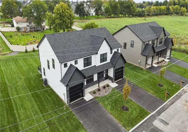 Photo 3 of Single family home for sale at 822 Hunter St, Catasauqua, PA 18032 | MLS# 784825 | Listing updated on 2026-10-05