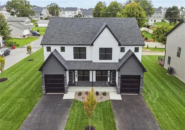 Photo 4 of Single family home for sale at 822 Hunter St, Catasauqua, PA 18032 | MLS# 784825 | Listing updated on 2026-10-05