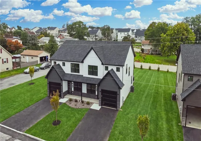 Photo 1 of Single family home for sale at 824 Hunter St, Catasauqua, PA 18032 | MLS# 784979 | Listing updated on 2026-09-30