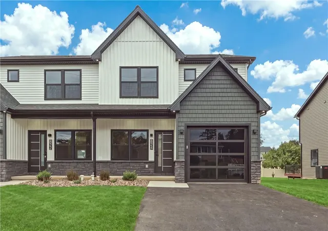 Photo 2 of Single family home for sale at 824 Hunter St, Catasauqua, PA 18032 | MLS# 784979 | Listing updated on 2026-09-30
