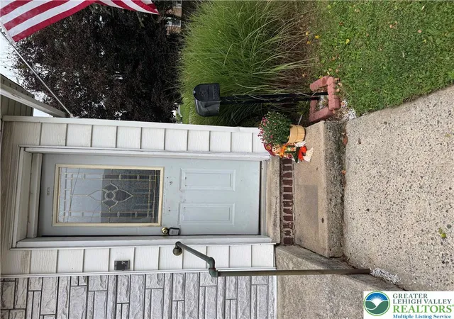Photo 4 of Single family home for sale at 417 3rd Street, Lehighton, PA 18235 | MLS# 784910 | Listing updated on 2026-10-05