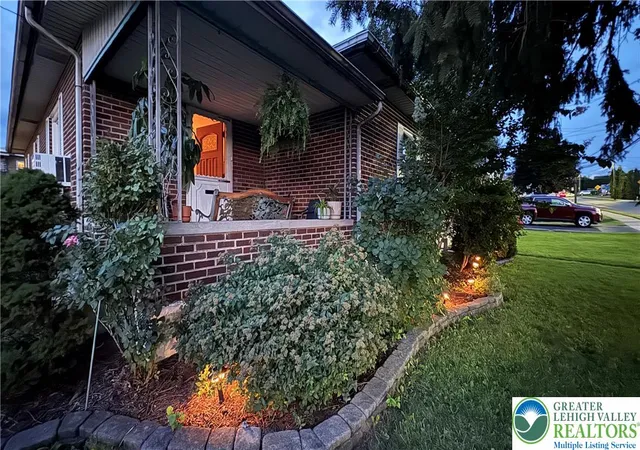 Photo 3 of Sale Pending at 639 N Graham St, Allentown, PA 18109 | MLS# 784800 | Listing updated on 2026-10-04