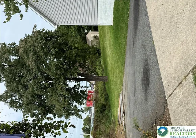 Photo 3 of Sale Pending at 825 Maryland St, Whitehall, PA 18052 | MLS# 784945 | Listing updated on 2026-09-27