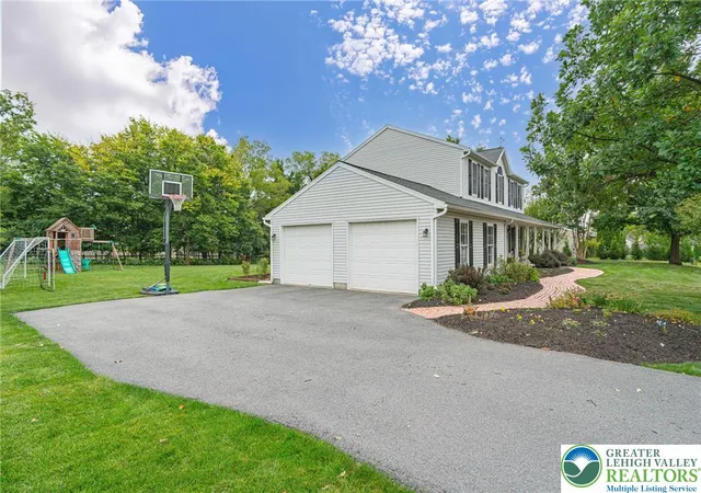 Photo 4 of Sale Pending at 2037 Alice Dr, Bethlehem, PA 18015 | MLS# 784471 | Listing updated on 2026-09-29