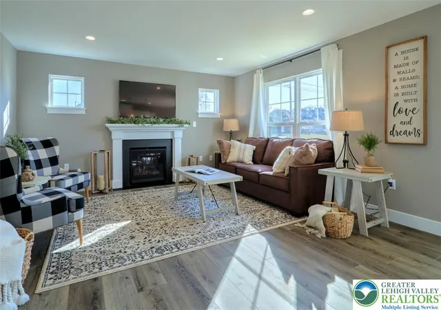 Photo 4 of Single family home for sale at 725 Fawn Way #Lot 31, Pennsburg, PA 18073 | MLS# 785033 | Listing updated on 2026-10-05