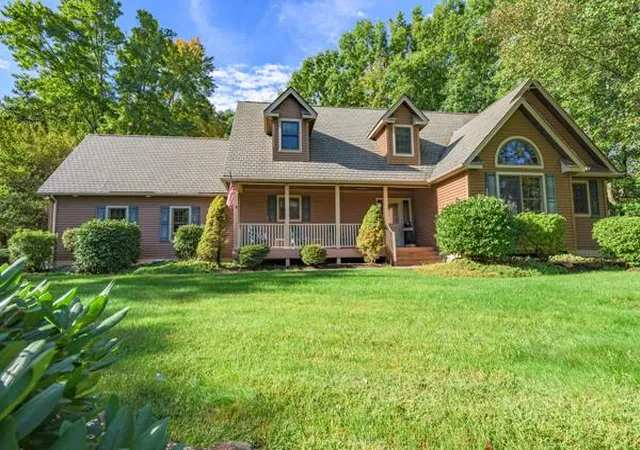 Photo 2 of Single family home for sale at 215 Piney Woods Dr, Jim Thorpe, PA 18229 | MLS# 784810 | Listing updated on 2026-09-27