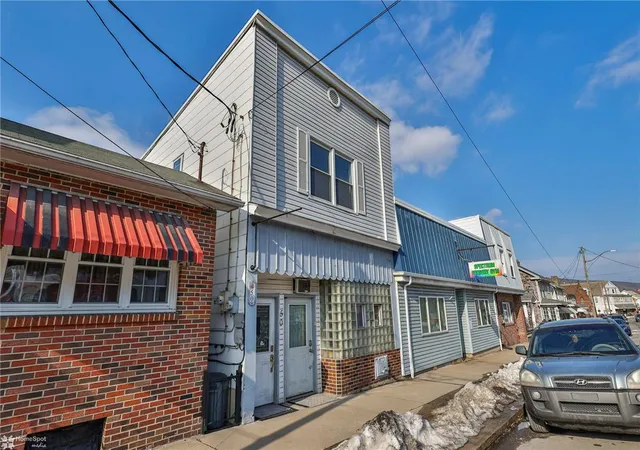 Photo 1 of Single family home for sale at 50 W Catawissa St, Nesquehoning, PA 18240 | MLS# 785000 | Listing updated on 2026-09-23