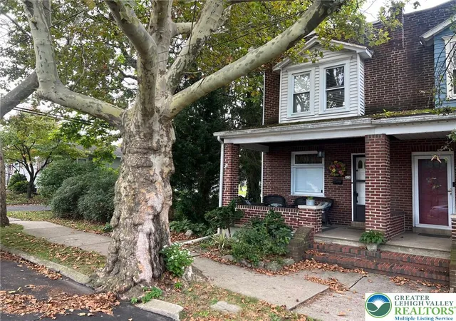 Photo 2 of Single family home for sale at 324 Laurel St, Bethlehem, PA 18018 | MLS# 783647 | Listing updated on 2026-09-26