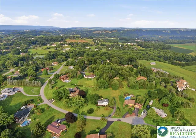 Photo 3 of Single family home for sale at 4673 Steven Ln, Walnutport, PA 18088 | MLS# 785048 | Listing updated on 2026-09-28
