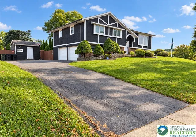 Photo 2 of Single family home for sale at 2930 Oakland Rd, Bethlehem, PA 18017 | MLS# 785055 | Listing updated on 2026-10-06