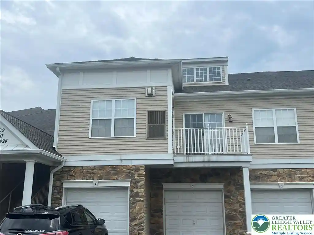 Listing Photo 1 - Condo for sale in 424 Waterford Ter located at 424 Waterford Ter, Easton, PA 18042 - Unit 424 Waterford Ter