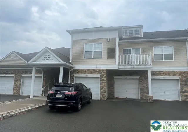 Listing Photo 4 - Condo for sale in building located at 424 Waterford Ter, Easton, PA 18042