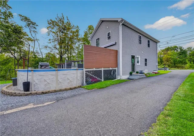 Photo 2 of Single family home for sale at 615 Washington Blvd, Bangor, PA 18013 | MLS# 785065 | Listing updated on 2026-09-23