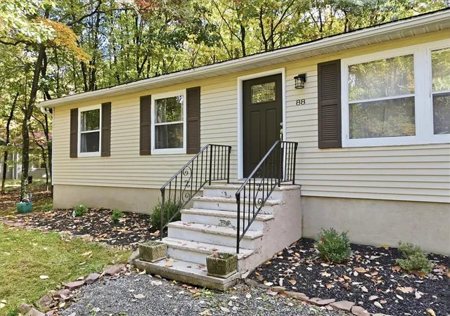 Photo 3 of Sale Pending at 88 Shawnee Trl, Albrightsville, PA 18210 | MLS# 786326 | Listing updated on 2026-10-19