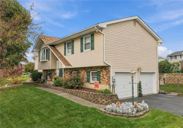 Photo 1 of Sale Pending at 3239 Reeve Dr W, Bethlehem Twp, PA 18020 | MLS# 786069 | Listing updated on 2026-10-20