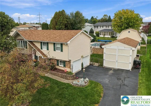 Photo 3 of Sale Pending at 3239 Reeve Dr W, Bethlehem Twp, PA 18020 | MLS# 786069 | Listing updated on 2026-10-20