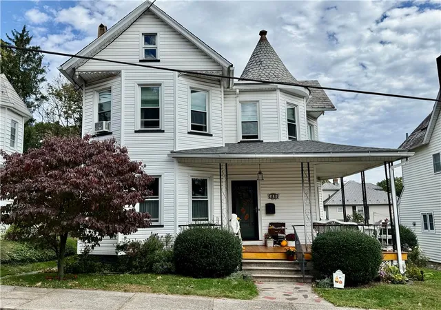 Single family home for sale at 504 Schanck Ave, Pen Argyl, PA 18072 | MLS# 786282