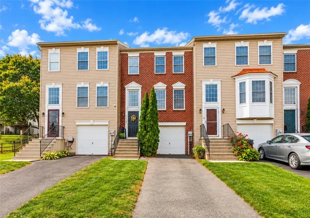 Photo 2 of Townhouse for sale at 122 Walnut St, Freemansburg Boro, PA 18017 | MLS# 786508 | Listing updated on 2026-10-24