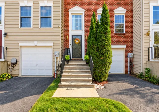 Photo 4 of Townhouse for sale at 122 Walnut St, Freemansburg Boro, PA 18017 | MLS# 786508 | Listing updated on 2026-10-24