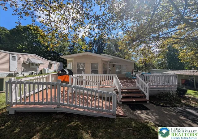 Photo 1 of Manufactured home for sale at 5 Edgewood Ct, Bath, PA 18014 | MLS# 786618 | Listing updated on 2026-10-20