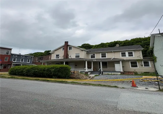 Photo 1 of Single family home for sale at 29 E Nescopec St, Tamaqua Boro, PA 18052 | MLS# 786583 | Listing updated on 2026-10-22