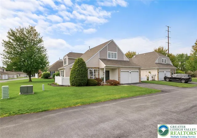 Townhouse for sale at 2504 Rolling Green Dr, Macungie, PA 18062 | MLS# 786510
