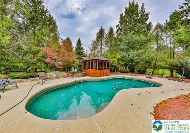 Photo 2 of Single family home for sale at 4231 Campbell Dr, Bethlehem, PA 18020 | MLS# 786130 | Listing updated on 2026-10-24