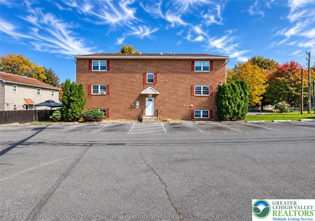 Photo 3 of House for sale at 628 S Fawn St, Allentown, PA 18103 | MLS# 786693 | Listing updated on 2026-10-22