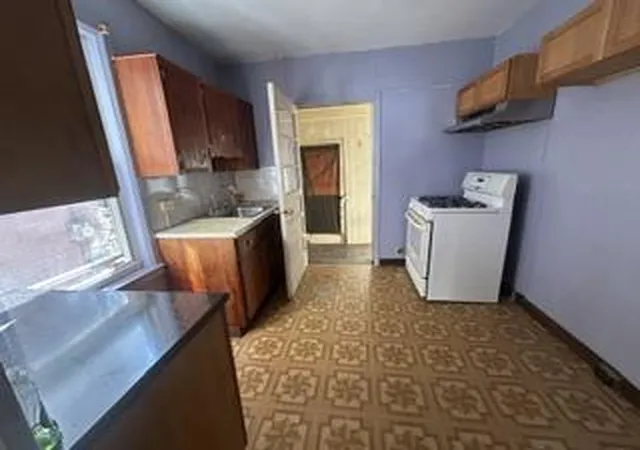 Photo 3 of Townhouse for sale at 833 Spring St, Bethlehem, PA 18018 | MLS# 786208 | Listing updated on 2026-10-22