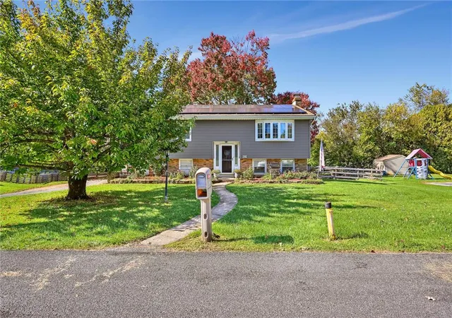 Photo 2 of Single family home for sale at 6237 Shepherd Hills Ave, Allentown, PA 18106 | MLS# 786205 | Listing updated on 2026-10-28
