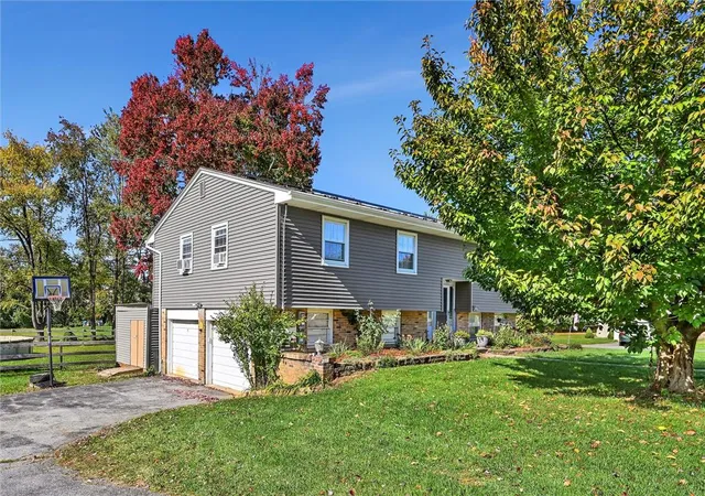 Photo 4 of Single family home for sale at 6237 Shepherd Hills Ave, Allentown, PA 18106 | MLS# 786205 | Listing updated on 2026-10-28
