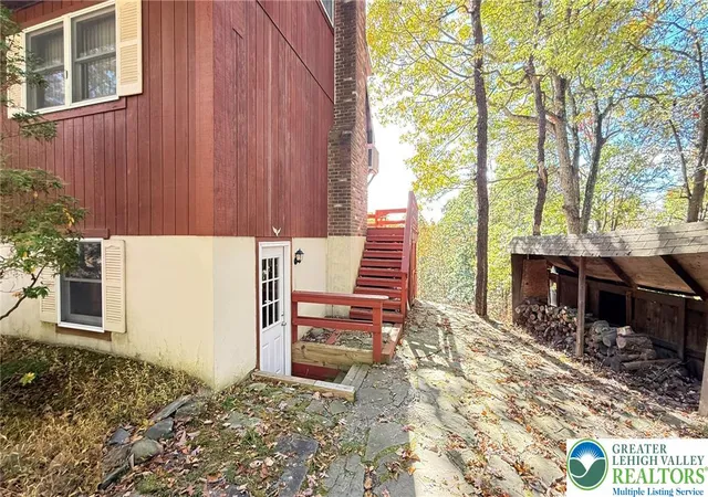 Photo 3 of Single family home for sale at 118 Elgin Way, Lehman Twp, PA 18324 | MLS# 786816 | Listing updated on 2026-10-23