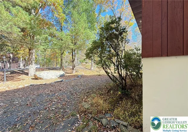 Photo 4 of Single family home for sale at 118 Elgin Way, Lehman Twp, PA 18324 | MLS# 786816 | Listing updated on 2026-10-23