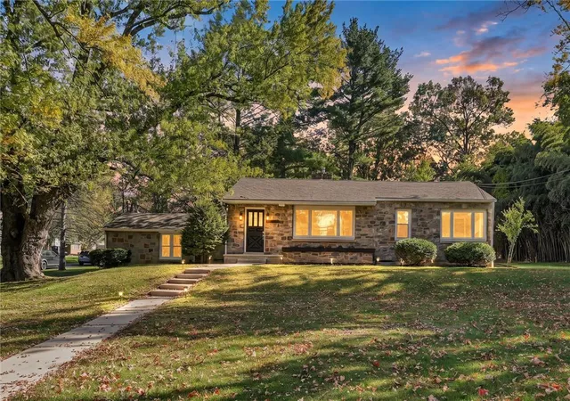 Photo 2 of Single family home for sale at 4070 W Hopewell Rd, Center Valley, PA 18034 | MLS# 786707 | Listing updated on 2026-10-22