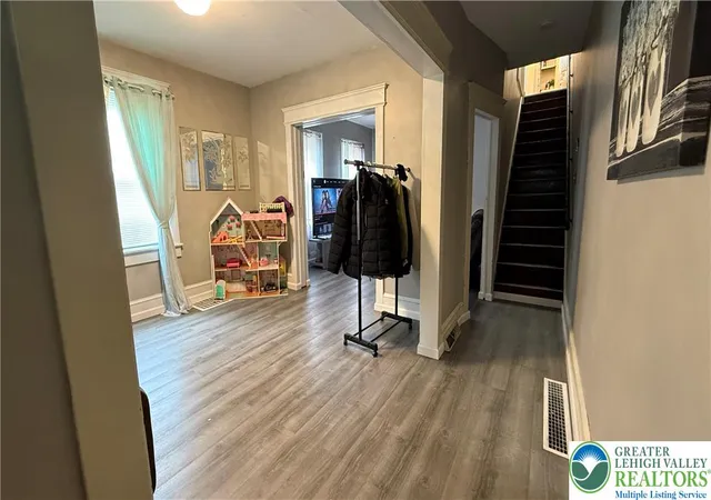Photo 3 of Single family home for sale at 80 E Bennett St, Kingston, PA 18704 | MLS# 786838 | Listing updated on 2026-10-22