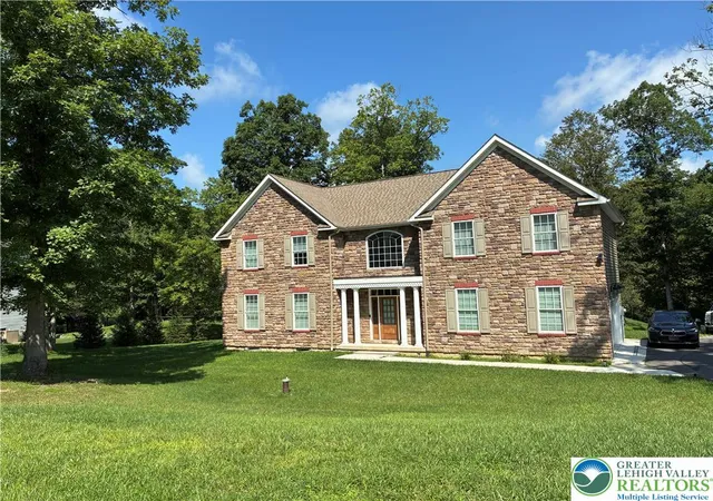 Photo 1 of Single family home for sale at 27 Jacoby Run Rd, Upper Mt Bethel Twp, PA 18343 | MLS# 782160 | Listing updated on 2026-10-23