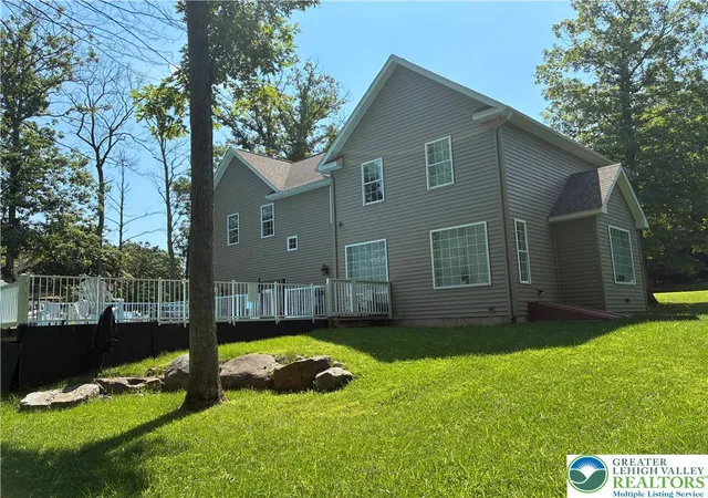 Photo 3 of Single family home for sale at 27 Jacoby Run Rd, Upper Mt Bethel Twp, PA 18343 | MLS# 782160 | Listing updated on 2026-10-23