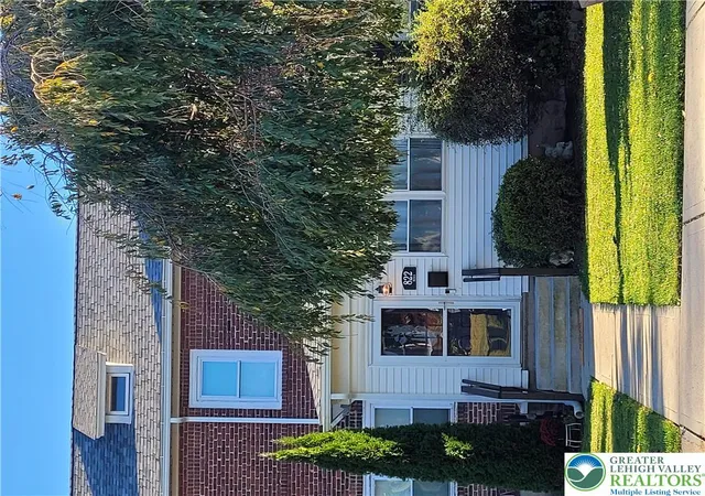 Photo 1 of Townhouse for sale at 822 Media St, Bethlehem City, PA 18017 | MLS# 786885 | Listing updated on 2026-10-25