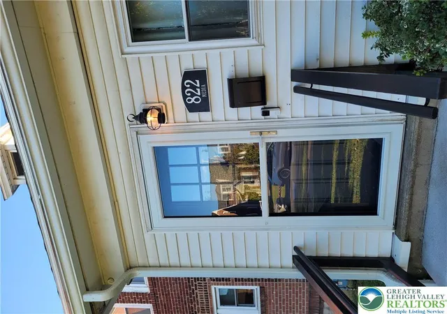 Photo 2 of Townhouse for sale at 822 Media St, Bethlehem City, PA 18017 | MLS# 786885 | Listing updated on 2026-10-25