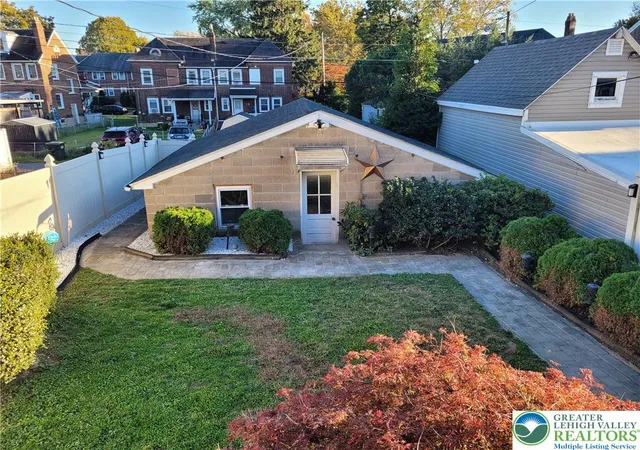 Photo 4 of Townhouse for sale at 822 Media St, Bethlehem City, PA 18017 | MLS# 786885 | Listing updated on 2026-10-25