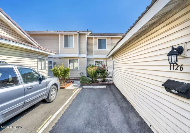 Listing Photo 4 - Condo for sale in building located at 1126 Bradley Sq, Sparks, NV 89434