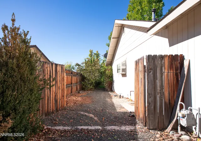 Photo 4 of Single family home for sale at 729 Hornet Dr, Gardnerville, NV 89460 | MLS# 260013143 | Listing updated on 2026-10-19