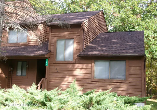 Photo 4 of Townhouse for sale at 409 Tudor Ct, Bushkill, PA 18324 | MLS# PM-141057 | Listing updated on 2026-10-10
