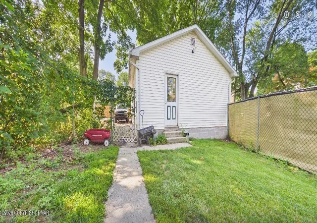 Photo 3 of Single family home for sale at 181 Analomink St, East Stroudsburg, PA 18301 | MLS# PM-141452 | Listing updated on 2026-09-03