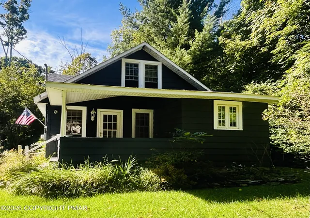 Photo 1 of Single family home for sale at 306 Park Pl, Cresco, PA 18326 | MLS# PM-144650 | Listing updated on 2026-10-11