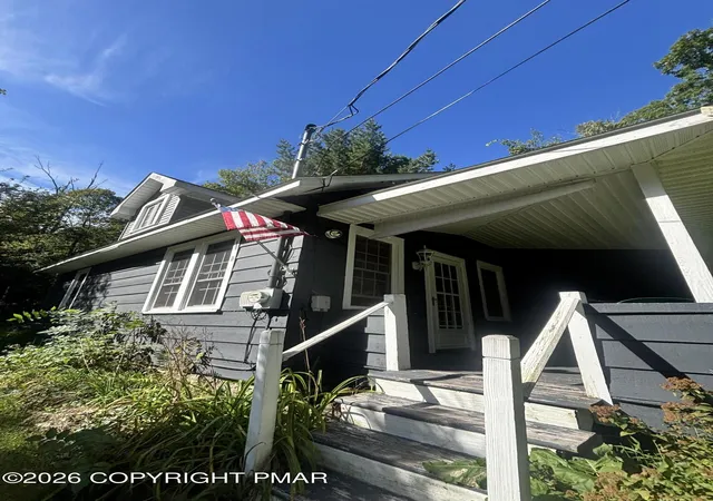 Photo 2 of Single family home for sale at 306 Park Pl, Cresco, PA 18326 | MLS# PM-144650 | Listing updated on 2026-10-11